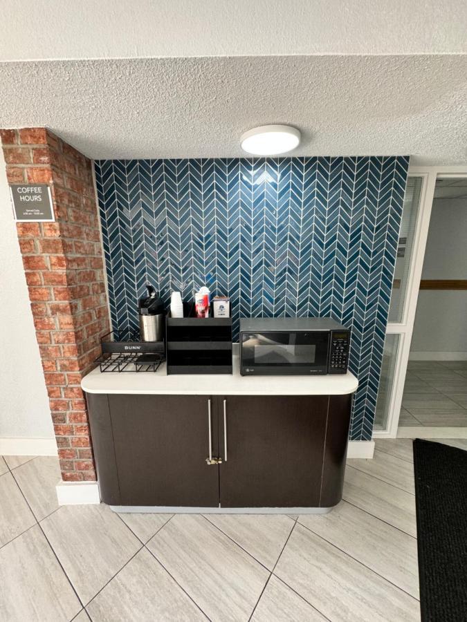 Studio 6 Suites East Syracuse Airport Buitenkant foto