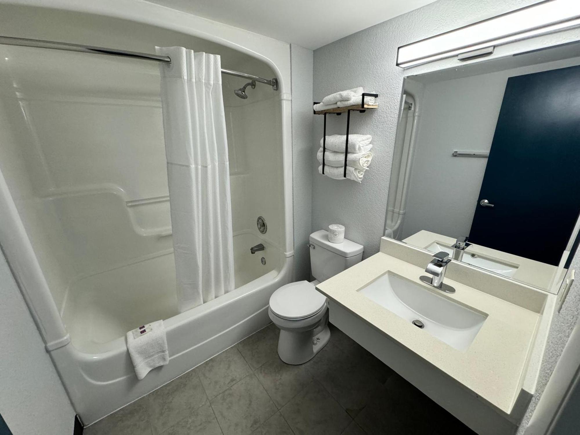 Studio 6 Suites East Syracuse Airport Buitenkant foto